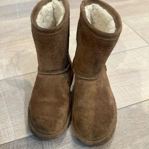 BEARPAW SUEDE GIRLS BOOTS SIZE 12 - Picture 2 of 9
